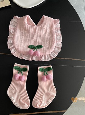 婴儿粉色防水围嘴袜子套装