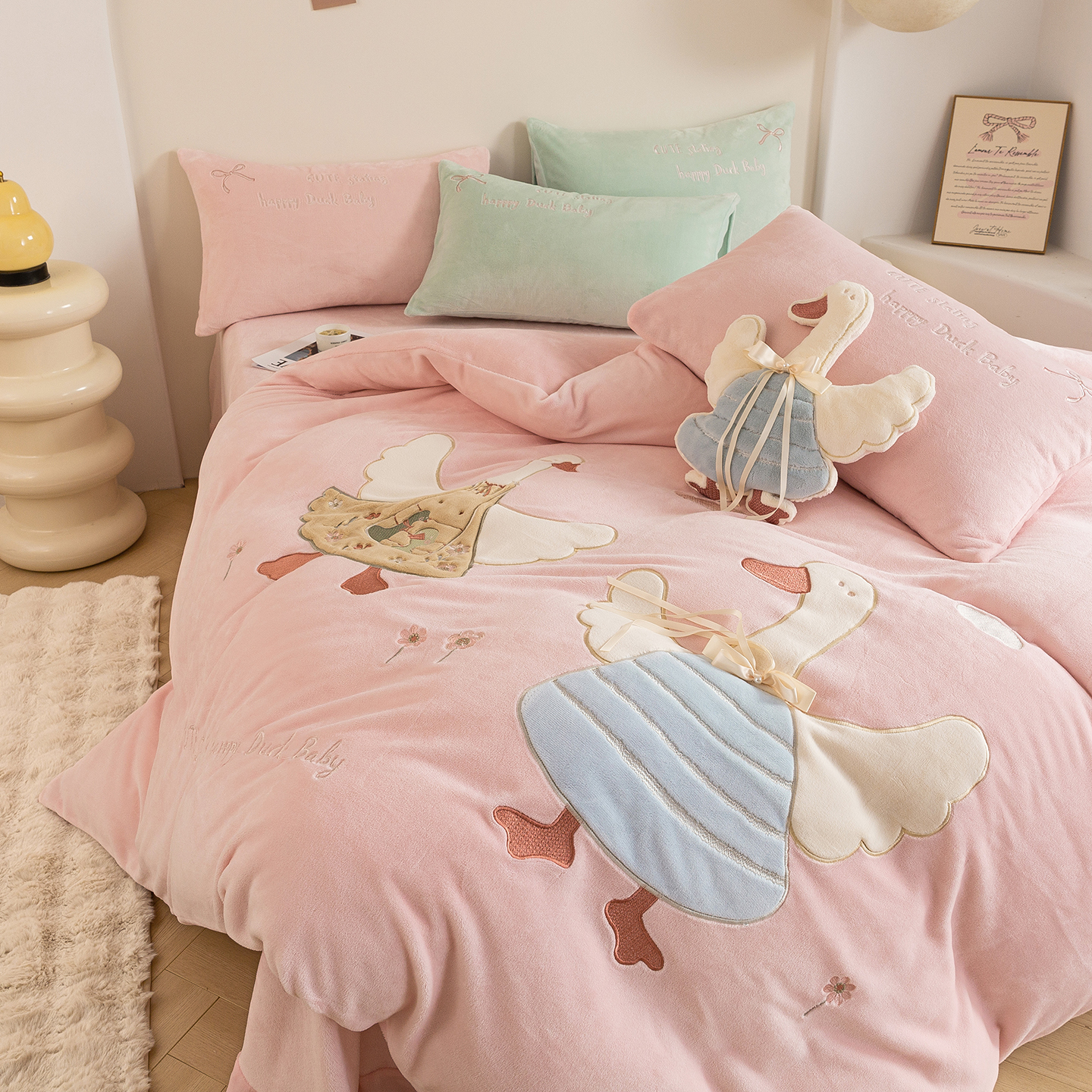 可爱卡通贴布绣牛奶绒四件套冬加厚保暖卡通鸭鸭狗萌宠短绒四件套