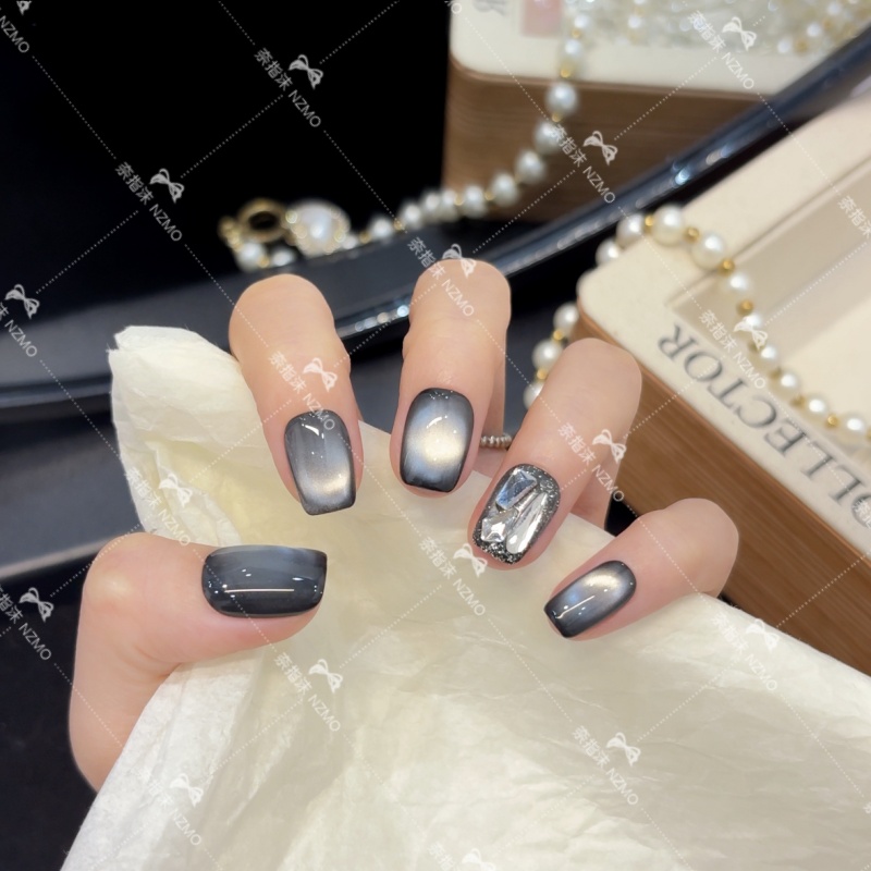 【黑矿石白钻】黑色酷辣风穿戴甲片带钻显白短款高级感美甲