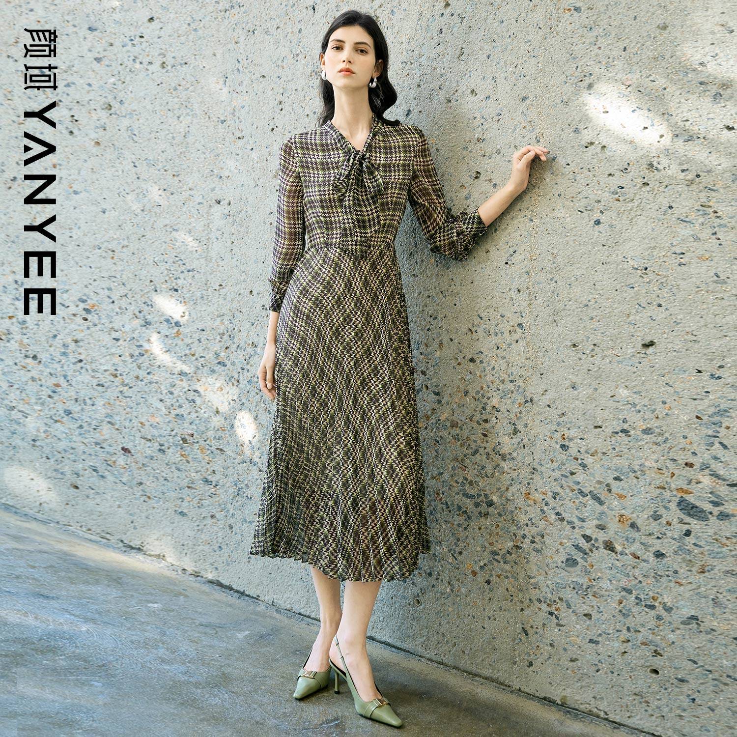 颜域复古格纹连衣裙女2026春季新款通勤蝴蝶结收腰显瘦过膝中长裙,女装/女士精品,连衣裙,淘宝优惠券,粉丝福利购,淘宝优惠卷