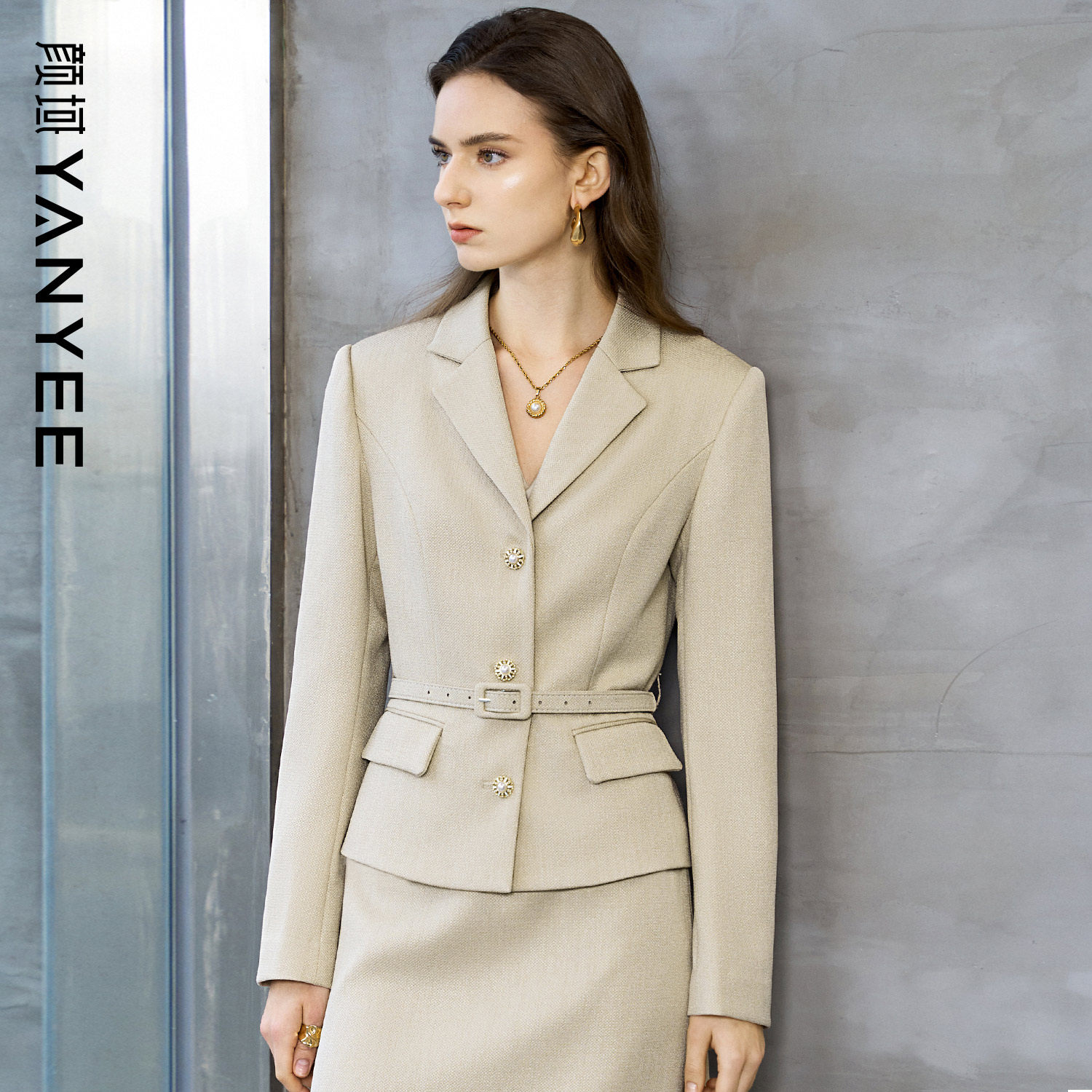 颜域香槟色短款西装外套女2026春装新款高级感轻熟职业气质小西服