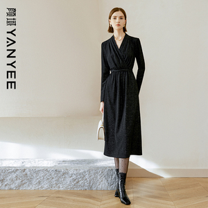 颜域复古打底显瘦连衣裙女装2026新款春季高级感裙子气质黑色长裙