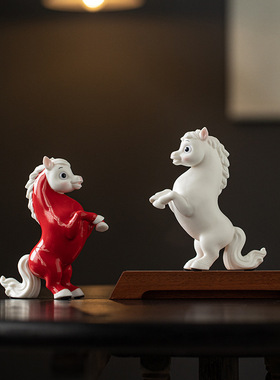 马到成功陶瓷马摆件可爱生肖马现代家居客厅电视柜装饰马年小