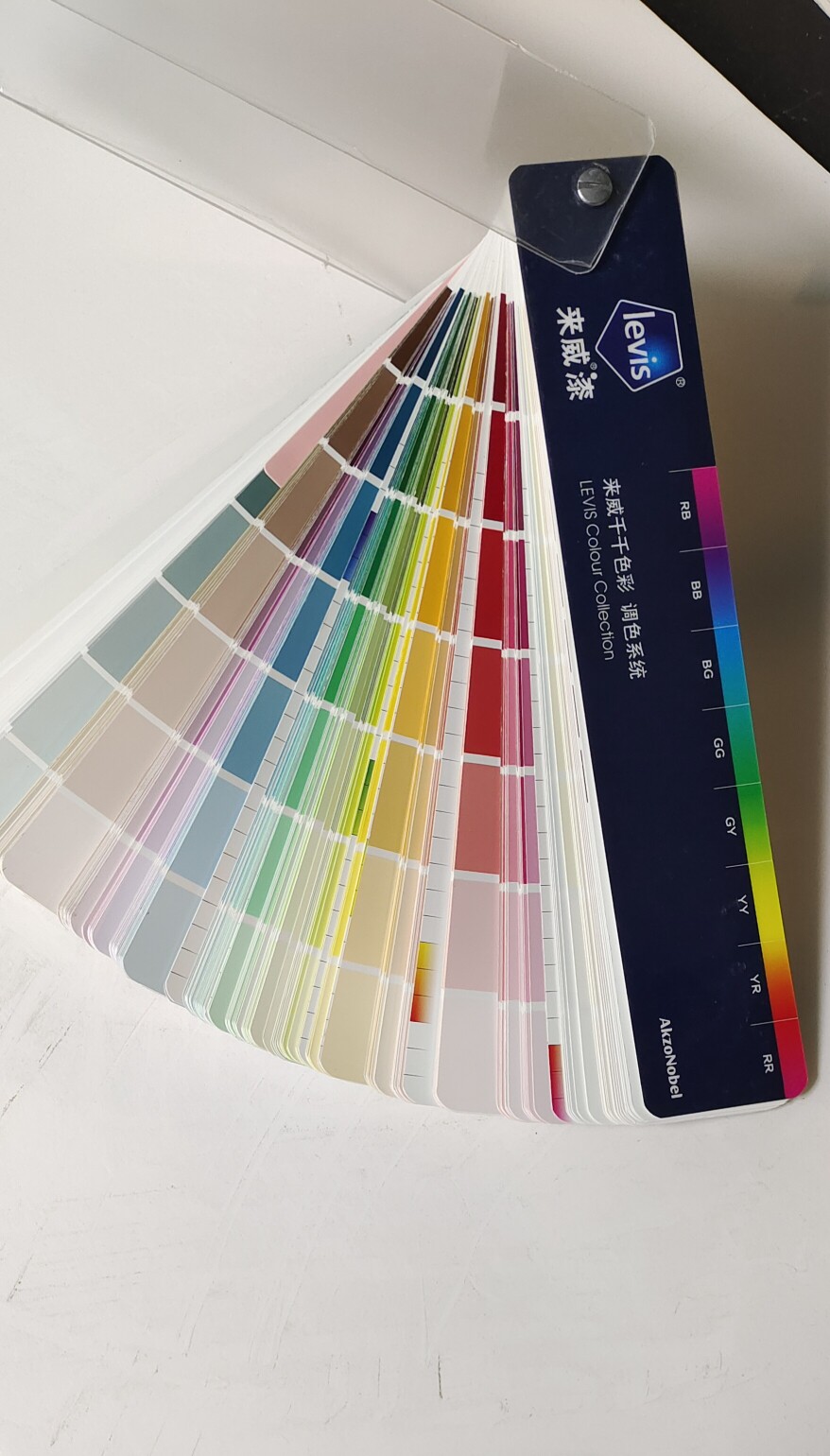 上海实体代理商,开专票,来威漆千色卡,订货万元免费送一本