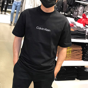 短袖CalvinKlein休闲青年