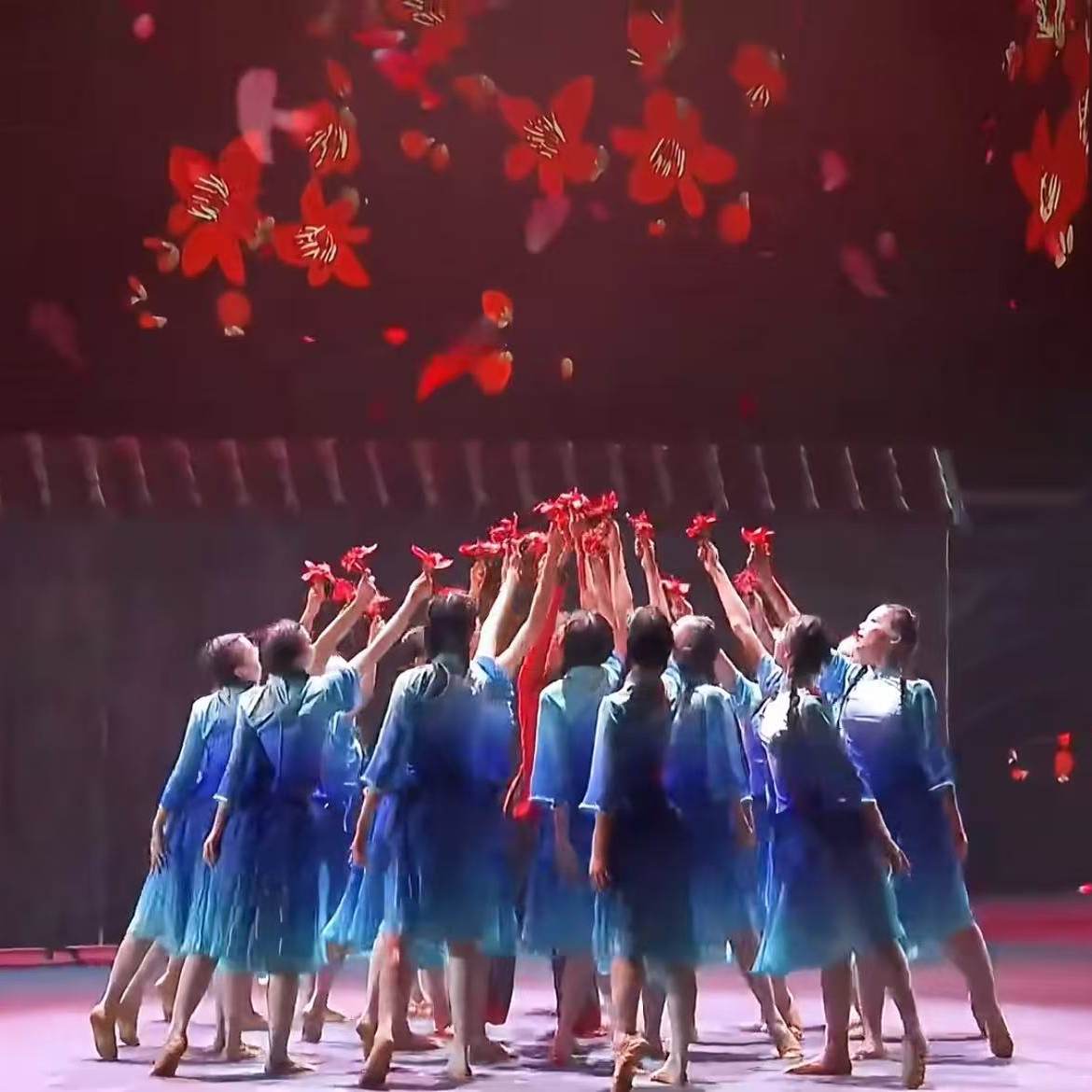 民国学生舞蹈服沁园春雪演出服装红棉红色主题表演服觉醒年代女群