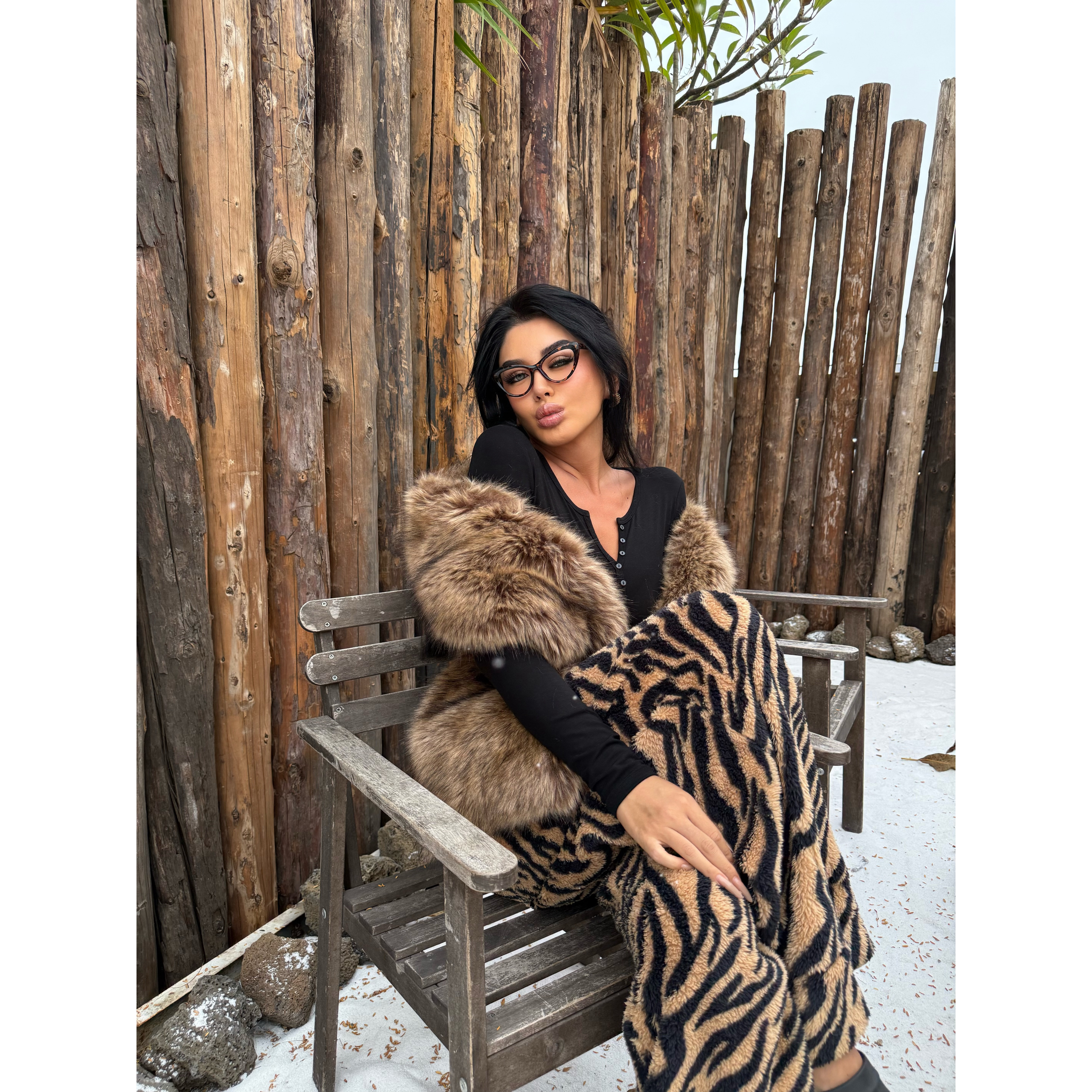 LAPINKY 卡斯托里！欧美辣妹坎肩仿皮草毛毛绒围脖凹造型披肩