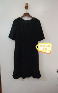 黑色休闲简约显瘦短袖连衣裙 咨询库存下单 86胸