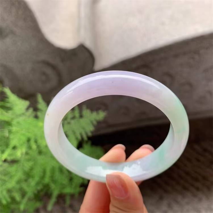 冰糯种春带彩翡翠处理玉镯子