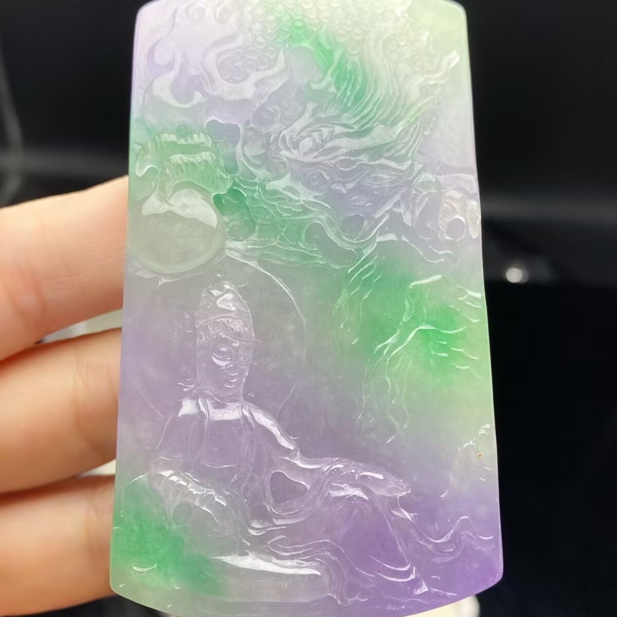 春带彩翡翠处理御龙观音挂件
