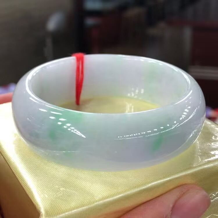 高档缅甸处理翡翠手镯