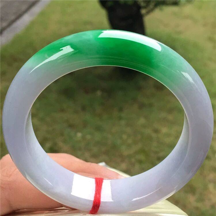 冰糯种阳绿翡翠处理玉镯子