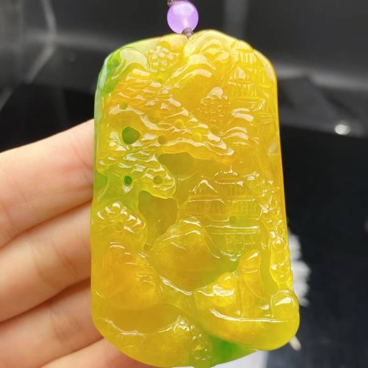 黄翡飘翠翡翠处理招财山水牌挂件