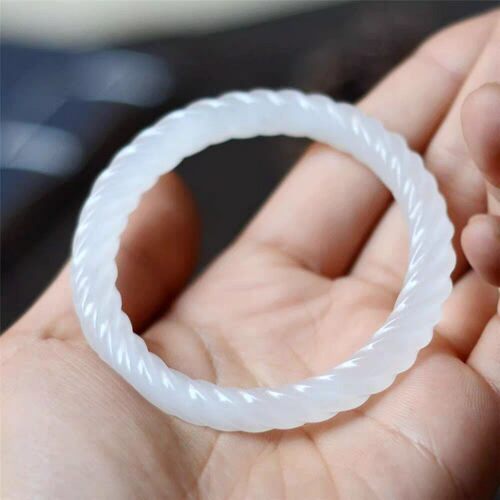 羊脂级雕花玉镯子女款手镯