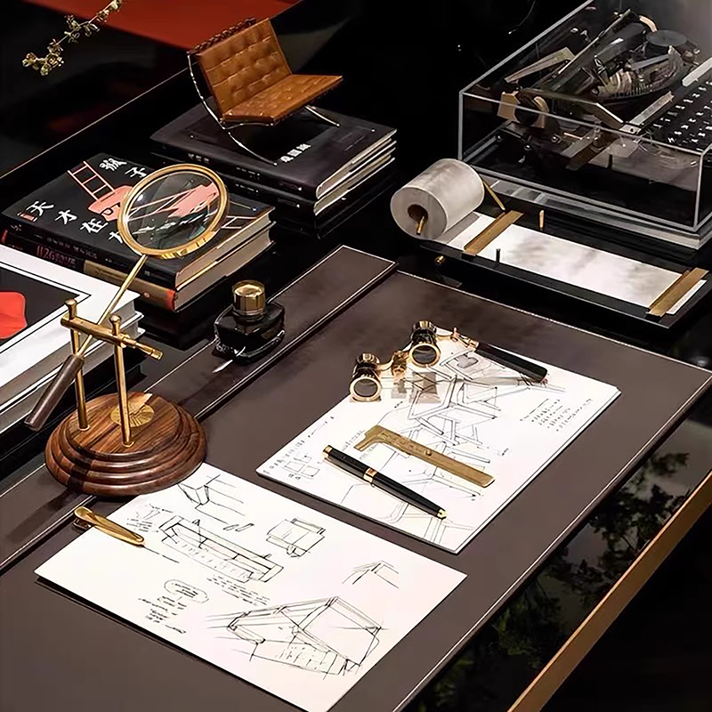 轻奢现代客厅样板间书桌饰品打字机桌垫放大镜钢笔套装摆件书房