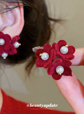 银针新年红色植绒花朵珍珠耳钉港风复古通勤耳环轻奢高级感耳饰女