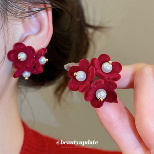 银针新年红色植绒花朵珍珠耳钉港风复古通勤耳环轻奢高级感耳饰女