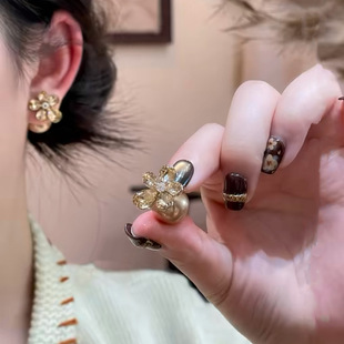 简约香槟色锆石花瓣耳钉小众轻奢甜美百搭耳环女新款 韩版 气质时尚