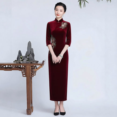 金丝绒旗袍长款七分袖小个子妈妈婚宴女新中式中老年连衣裙秋冬装