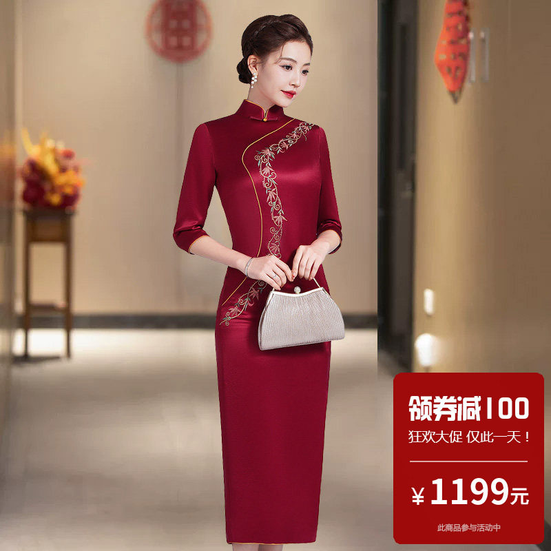 高端刺绣醋酸缎面旗袍中长款七分袖喜婆婆礼服裙轻奢小众红色婚礼