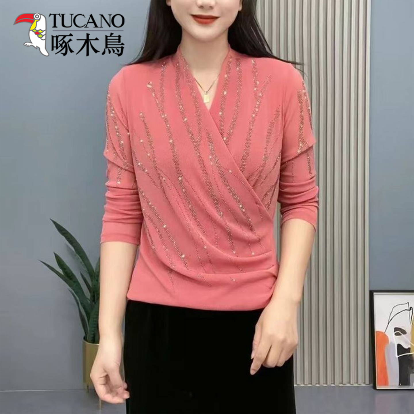 啄木鸟2025年春秋新款时尚显瘦V领烫钻小衫气质女长袖上衣