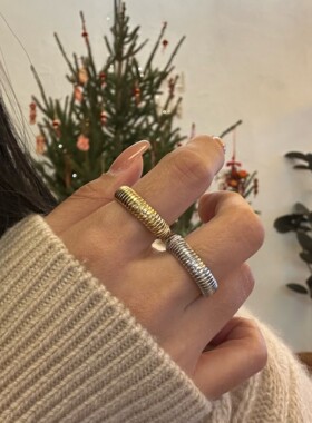 辣椒派新品不掉色银色螺纹素圈戒指女 ins冷淡风弹簧闭口纹理