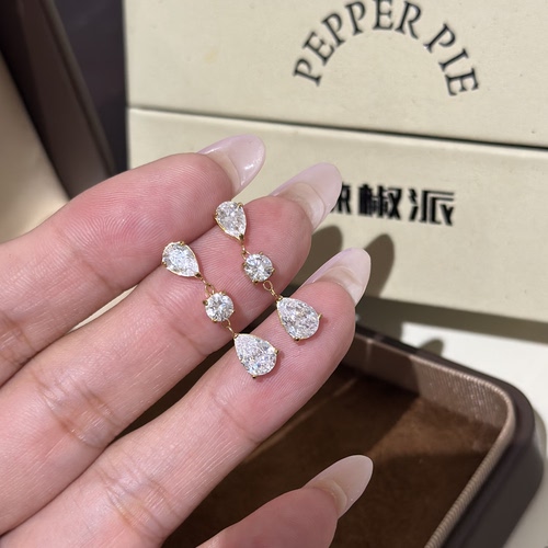 辣椒派钛钢镀金满钻水滴耳环女5A锆石白女风老友记高级感轻奢耳饰