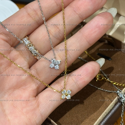 辣椒派龙心同款 口碑福利不掉色银色钛钢单花四叶草鼻屎钻项链女