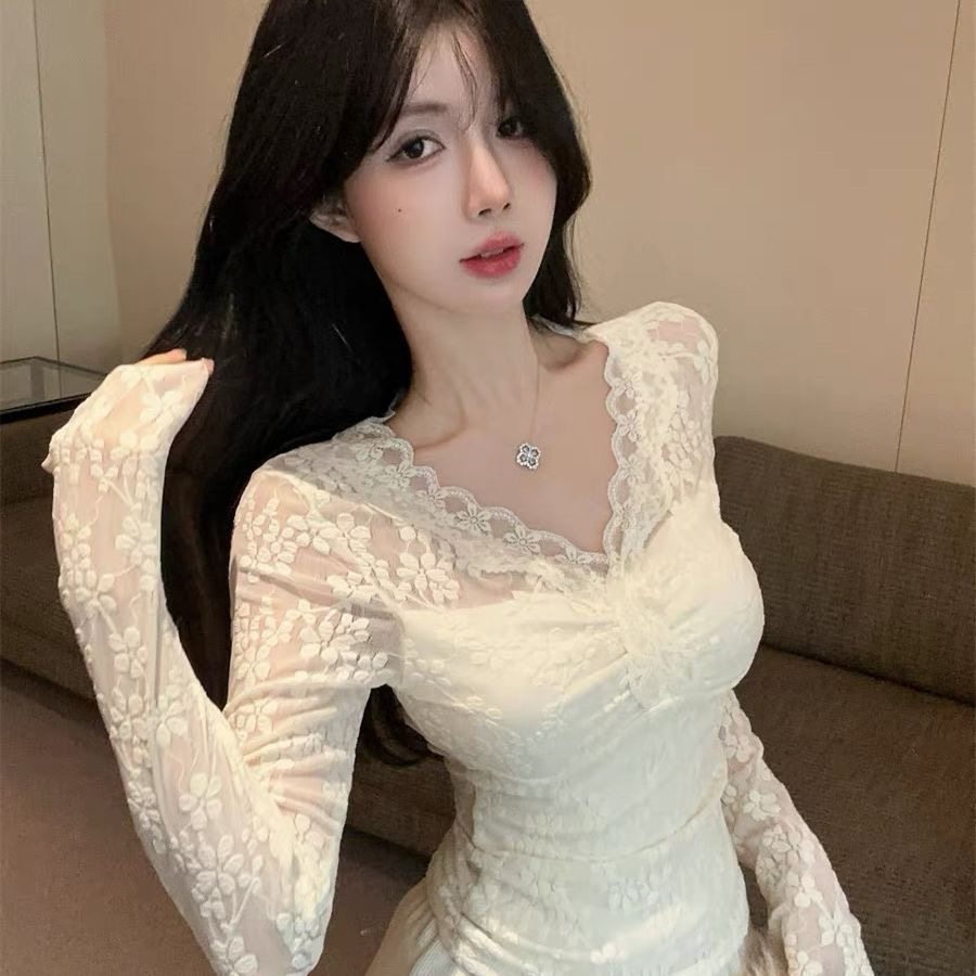 纯欲性感蕾丝花边V领镂空上衣女春秋辣妹气质独特修身内搭长袖T恤,女装/女士精品,大码内搭,淘宝优惠券,粉丝福利购,淘宝优惠卷