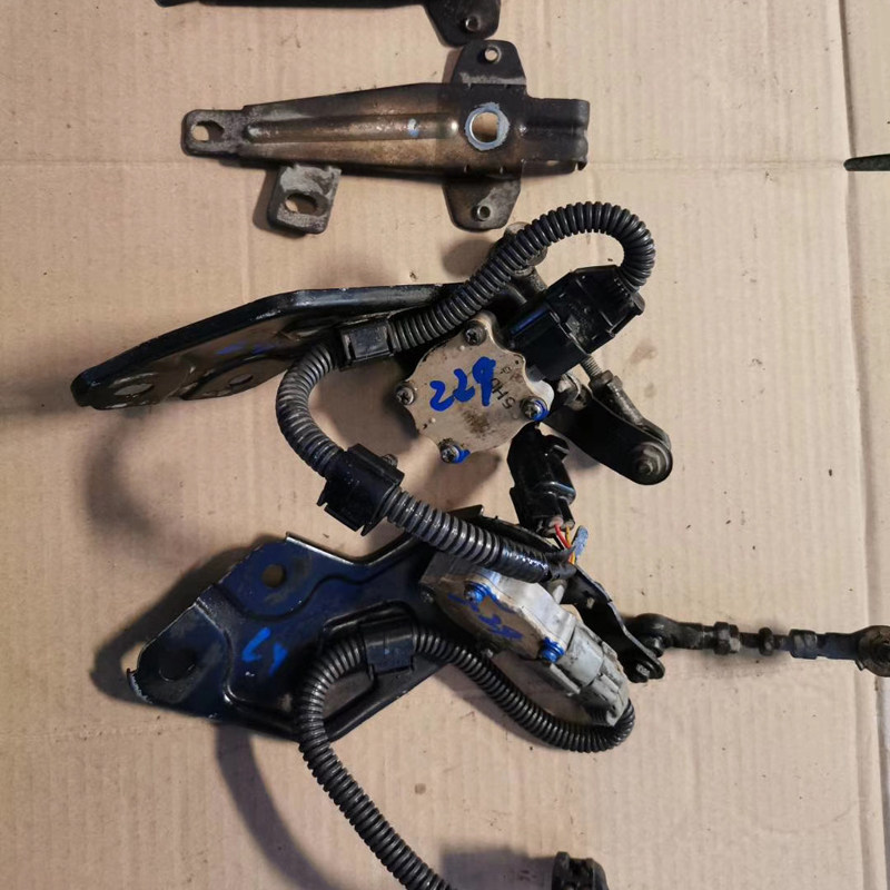 丰田霸道普拉多4000 2700 LC150 LC120前减震器高度传感器 控制器