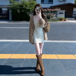 韩系秋冬季穿搭一整套针织开衫白色吊带连衣裙女2026新款短裙套装