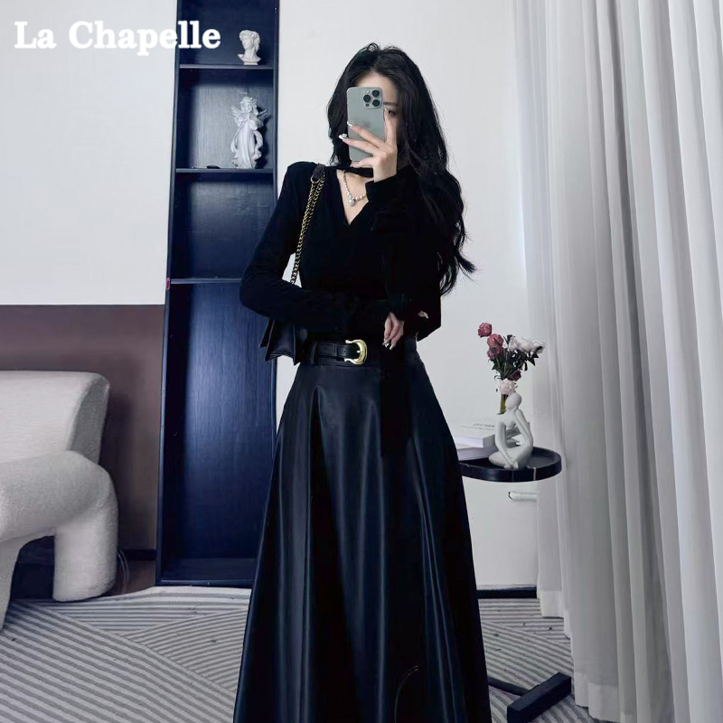 拉夏贝尔早秋穿搭一整套黑色套装大方得体减龄半身皮裙两件套女