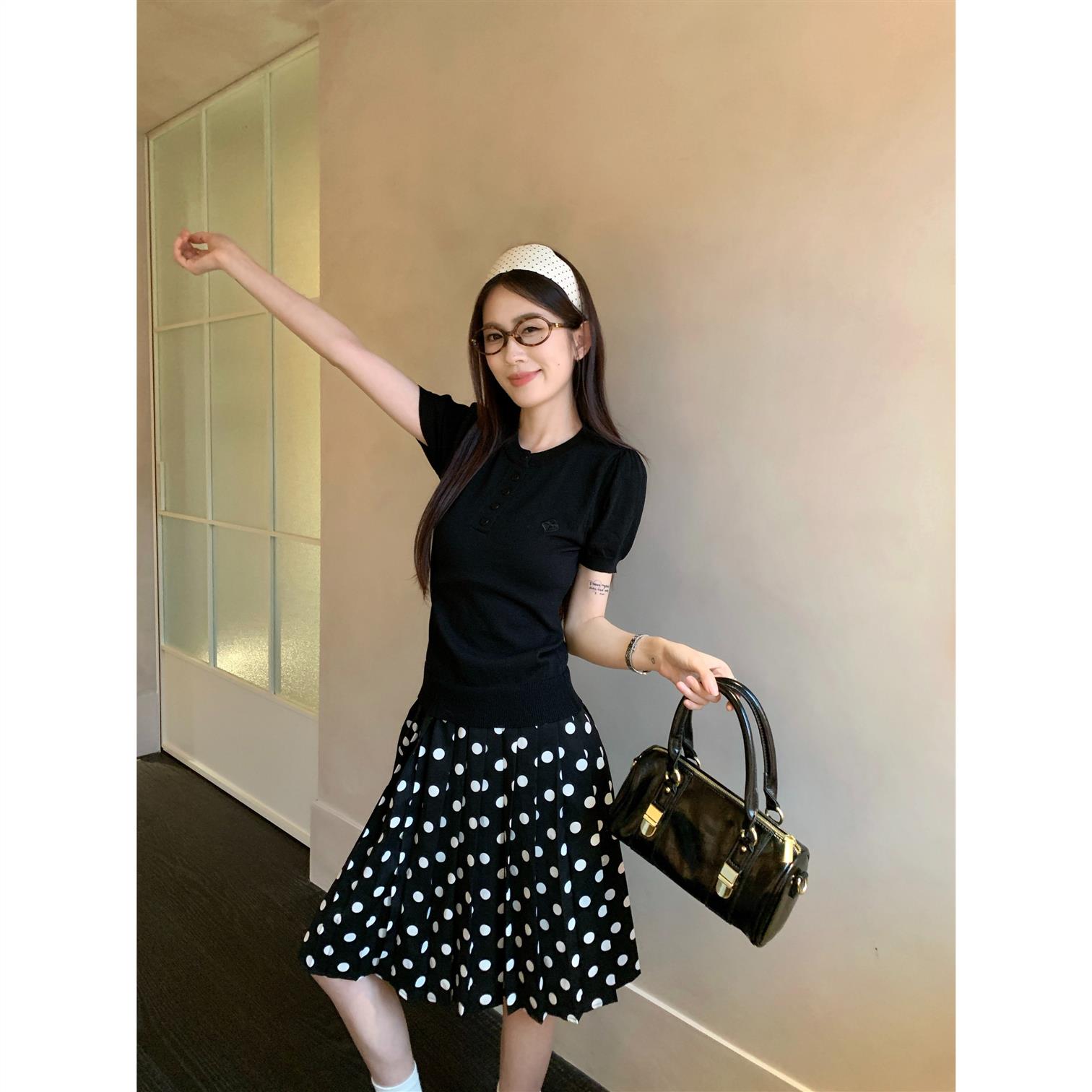 法式气质套装黑色短袖T恤针织衫上衣女夏季波点短裙半身裙两件套