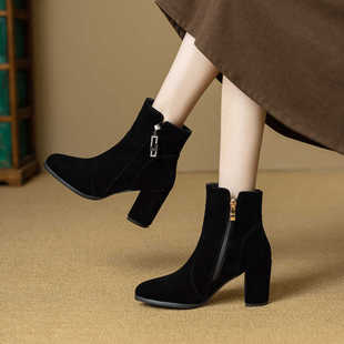 韩版显瘦水钻侧拉链短靴子时尚粗跟绒面大码女鞋通勤秋冬款马丁靴