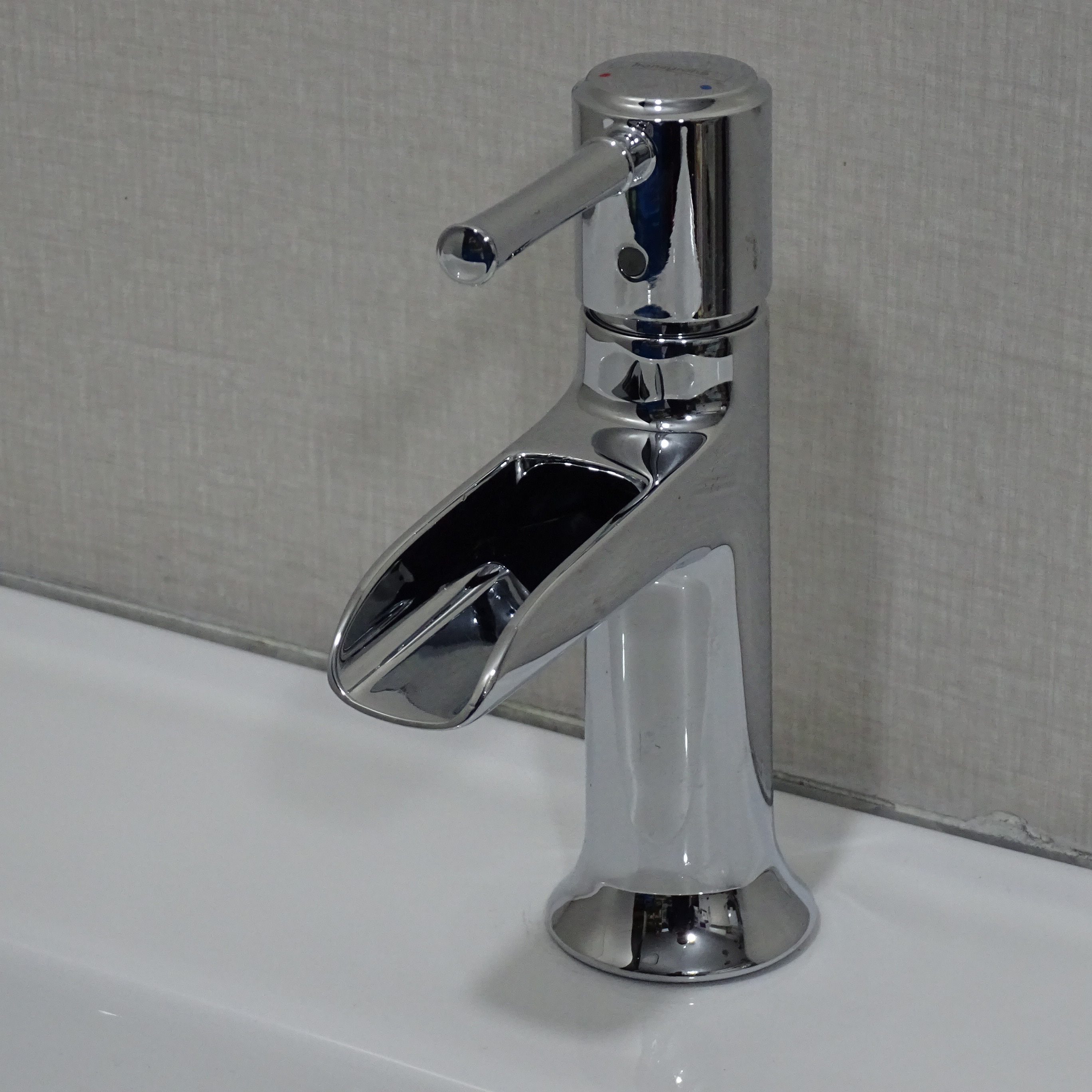 德国进口 未使用 有划痕 磕碰 瀑布式出水 面盆水龙头