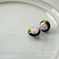 1 почерневшая клубника