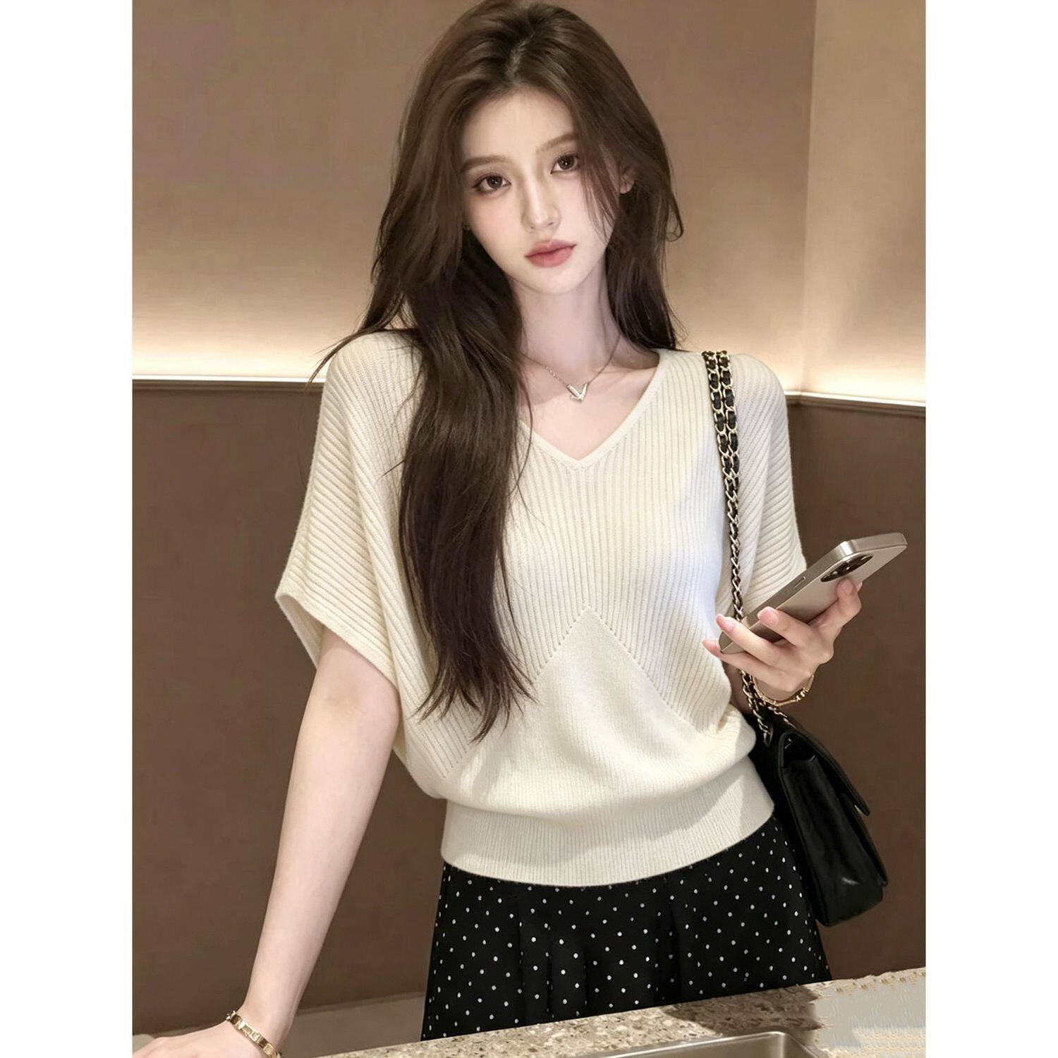韩系小众简约风V领蝙蝠袖针织衫女夏季修身百搭短袖杏色显瘦上衣图片