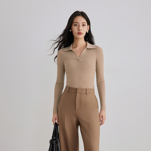 OBEG欧碧倩Polo领美丽诺羊毛针织衫女秋冬细坑条修身上衣10504009
