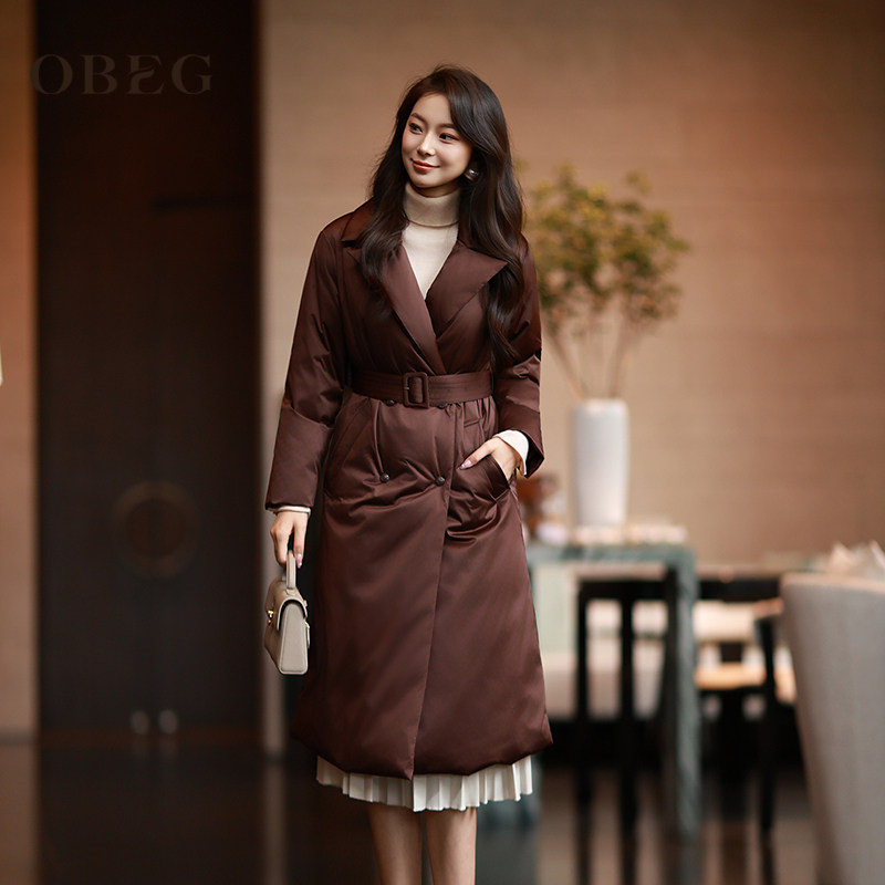 鹅绒OBEG欧碧倩收腰羽绒服轻暖薄款女中长款西装领外套10464157