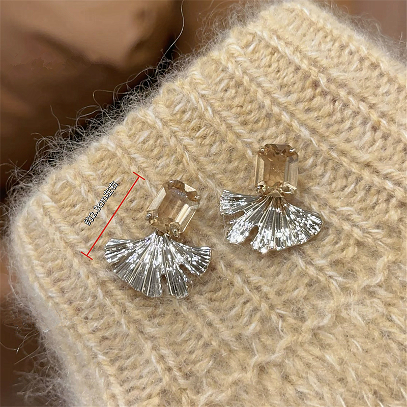 韩系轻奢灵动扇形银杏叶耳环