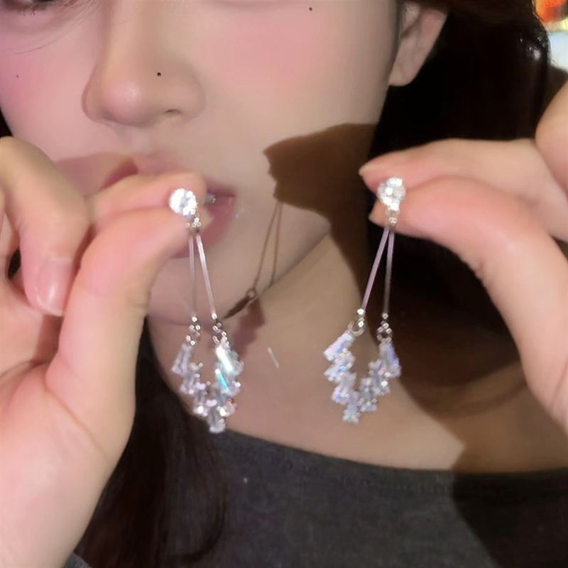 高级感菱形V字锆石流苏耳环