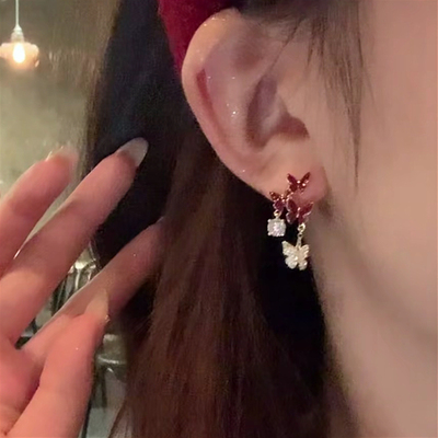 清冷红色流苏锆石蝴蝶耳钉