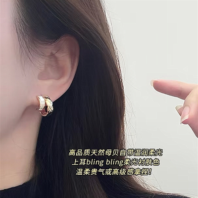 金色气质菱格贝壳C型耳圈