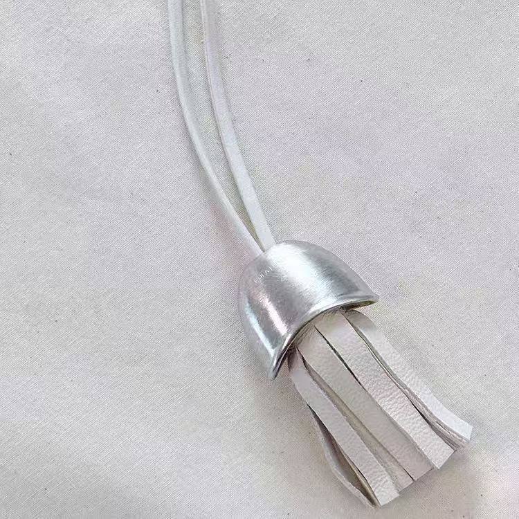 2025新款两色皮质流苏吊坠简约高级感金属长项链小众设计款项链女,饰品/流行首饰/时尚饰品新,项链,淘宝优惠券,粉丝福利购,淘宝优惠卷