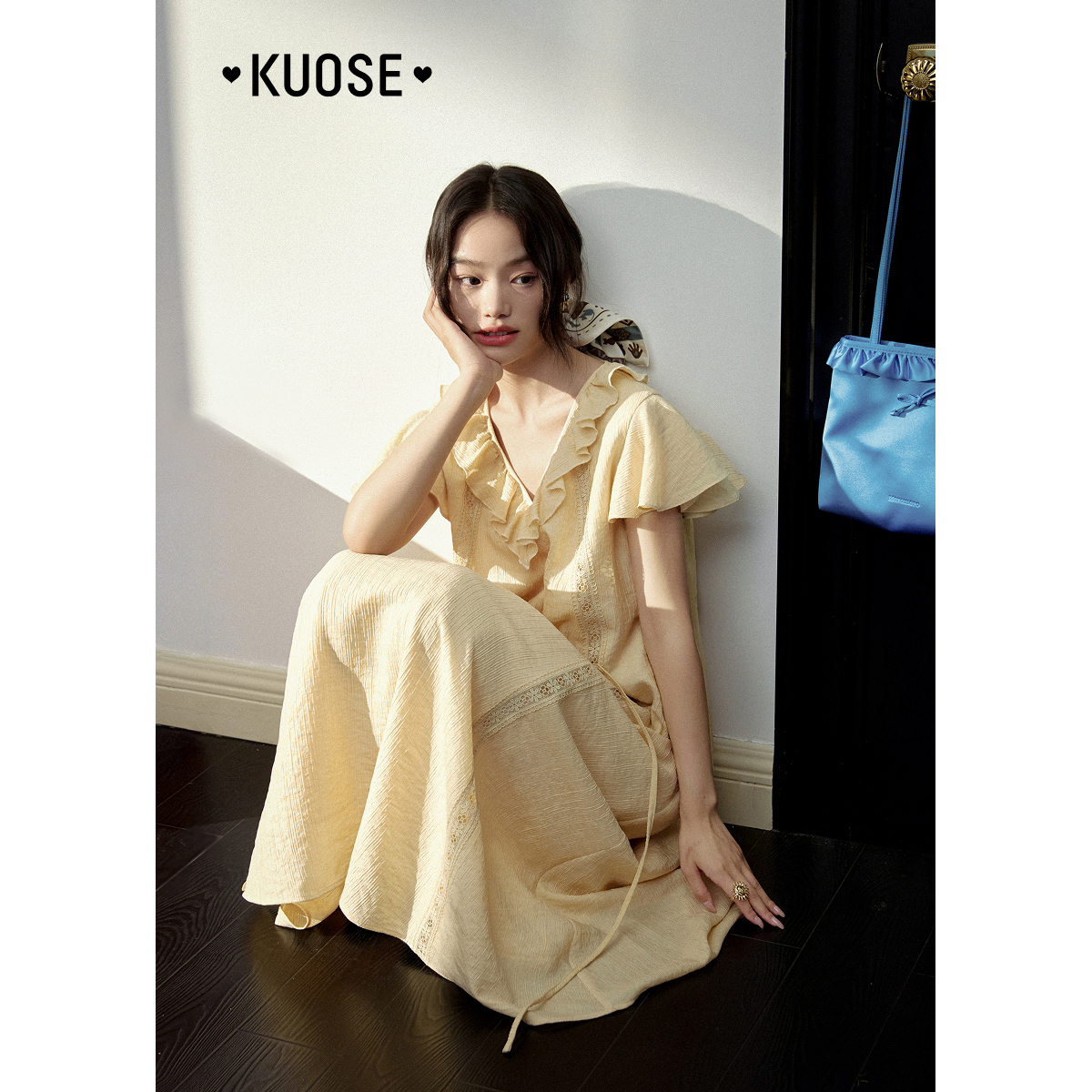 阔色v领荷叶边收腰长裙