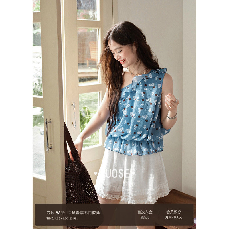 阔色蓝色不规则斜肩上衣女2026夏季新款碎花拼接露肩小吊带背心春