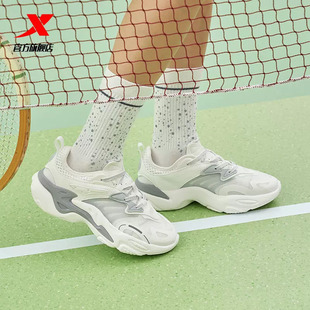 特步女鞋白色运动鞋皮面春秋季透气休闲鞋厚底增高老爹鞋学生网面