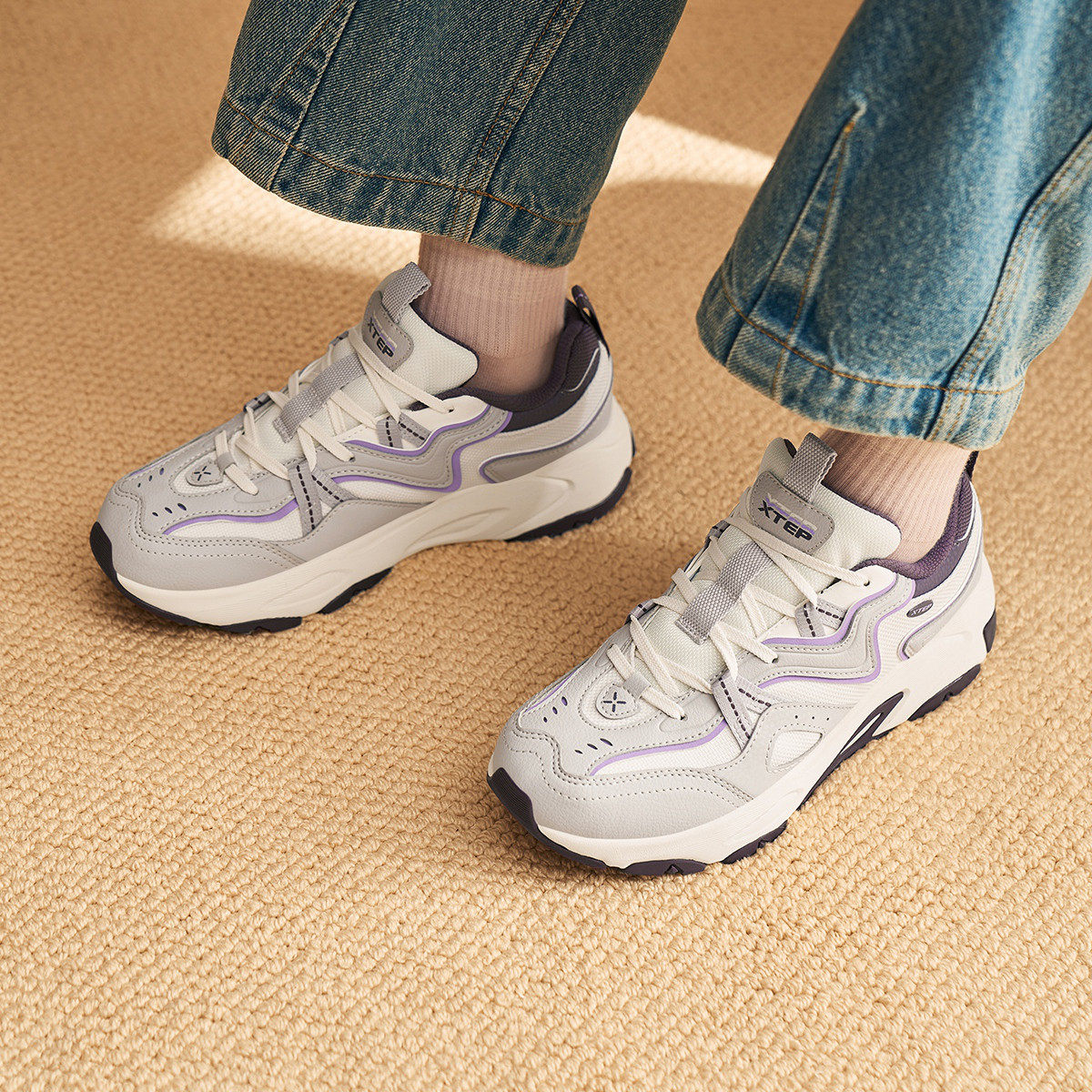 特步赤壁3.0休闲鞋秋冬季正品女鞋轻便耐磨百搭户外运动鞋老爹鞋