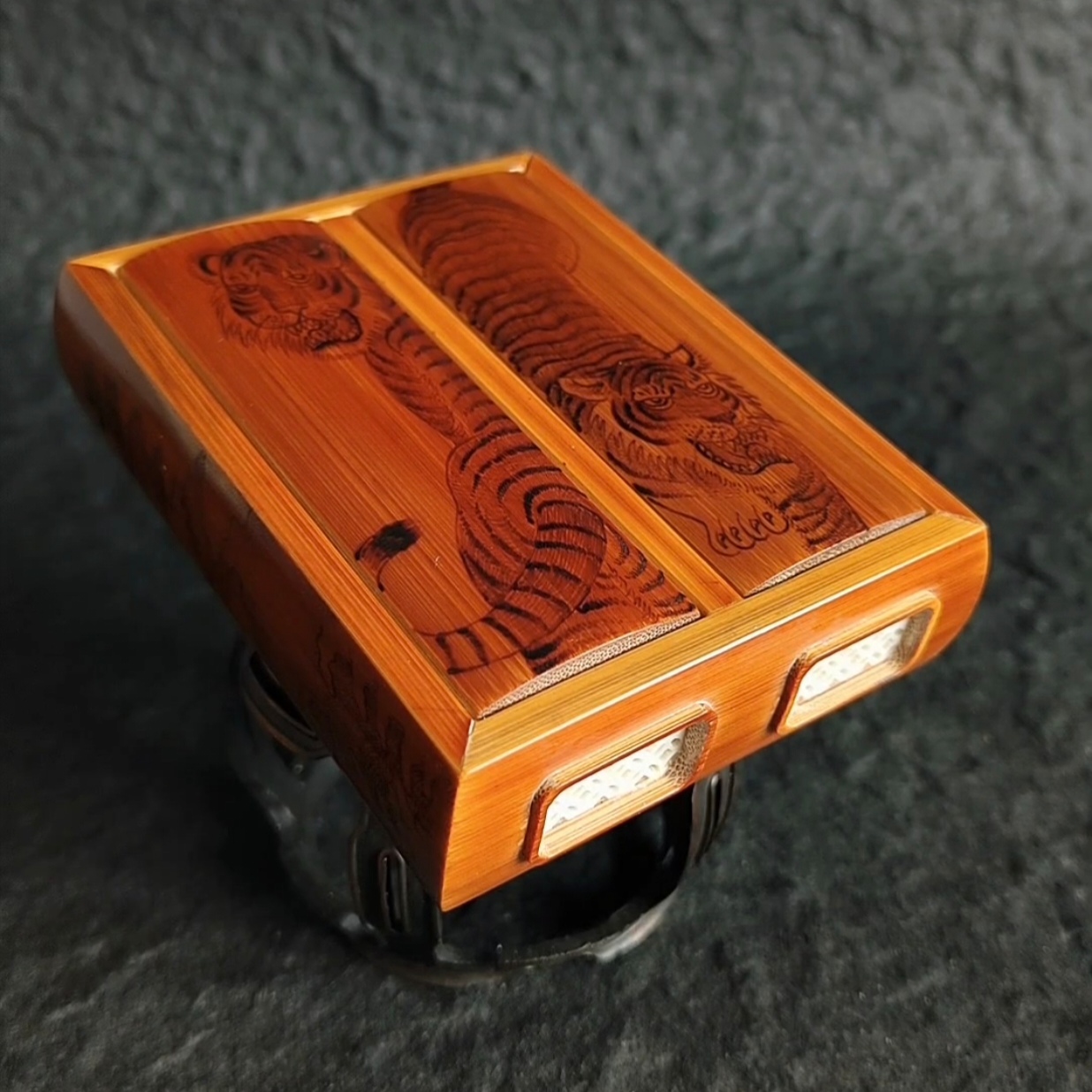 一物一拍老玉竹双格合青黄蛉虫盒烫画浅刻老虎图鸣虫盒竹师傅