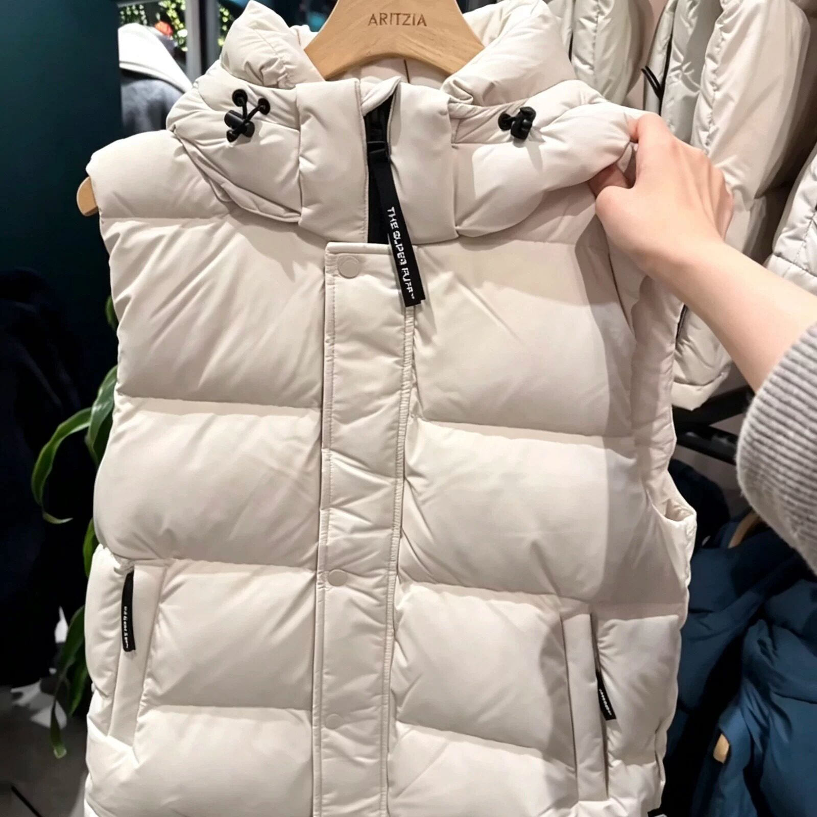 ARITZIA羽绒马甲女鹅绒保暖加厚